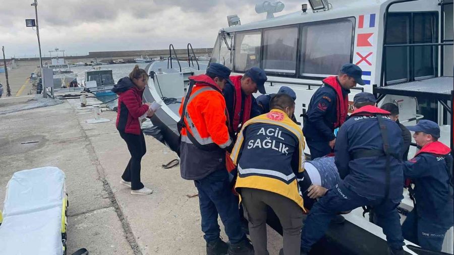 Gökçeada'da rahatsızlanan vatandaş tahliye edildi