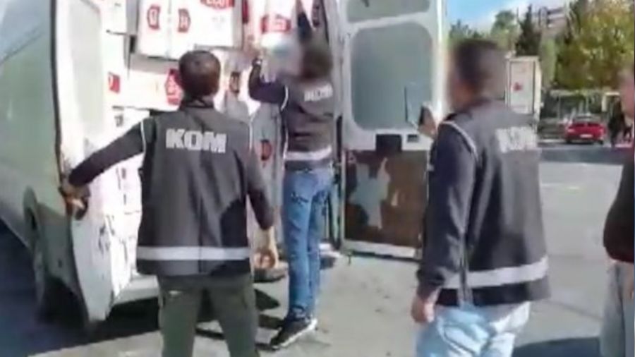Görevden ihraç edilen astsubay 1 milyon 770 bin kaçak makaronla yakalandı
