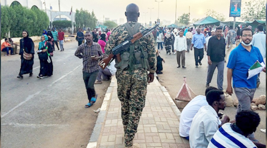 G�stericiler sivil h�k�met istiyor