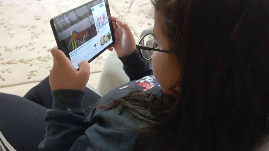 Göz sağlığını tehdit eden salgın "mavi ekran"