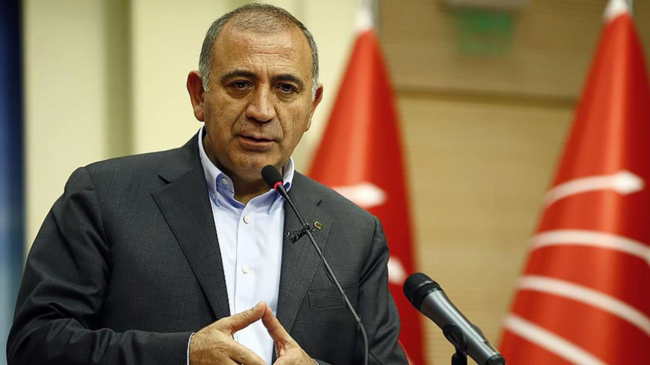 G�rsel Tekin, i�ten ��karmalara cevap verdi
