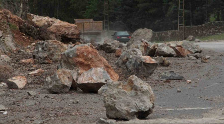 Hatay'da deprem kayaları yerinden böyle koparmış