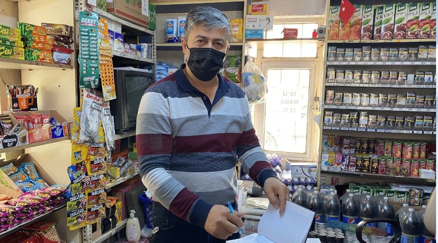 Hay�rseverler bakkal�n veresiye defterini kapatt�