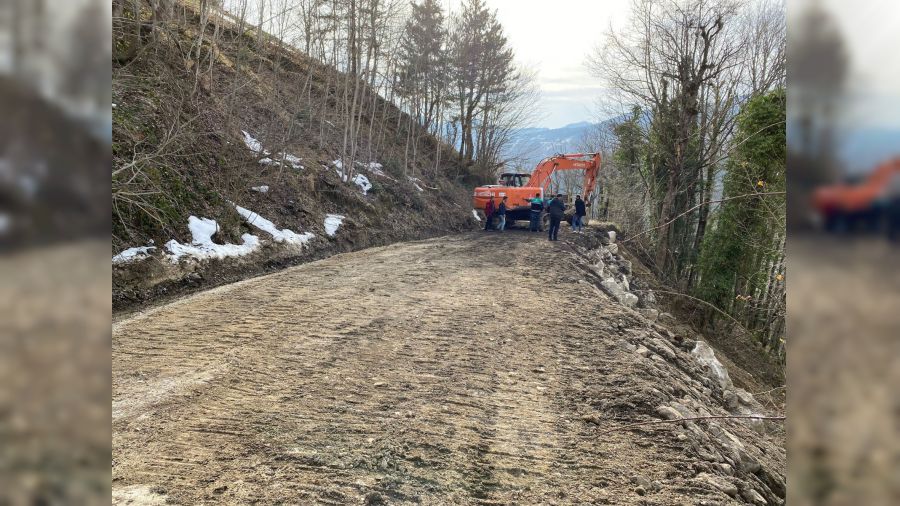 Heyelan sebebiyle kapanan yol ula��ma a��ld�  