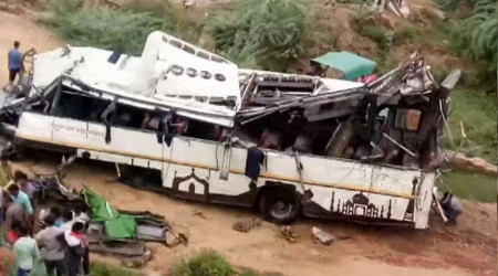 Hindistan'da otobüs kazası: 25 ölü, 4 yaralı