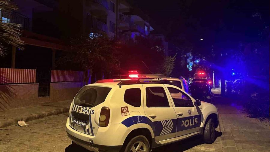 H�rs�z girdi�i evden askeri personelin silah�n� �ald�