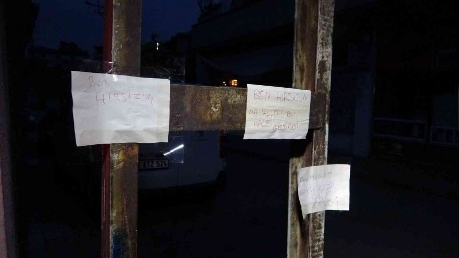 Hırsızı elektrik direğine zincirleyerek not bıraktılar