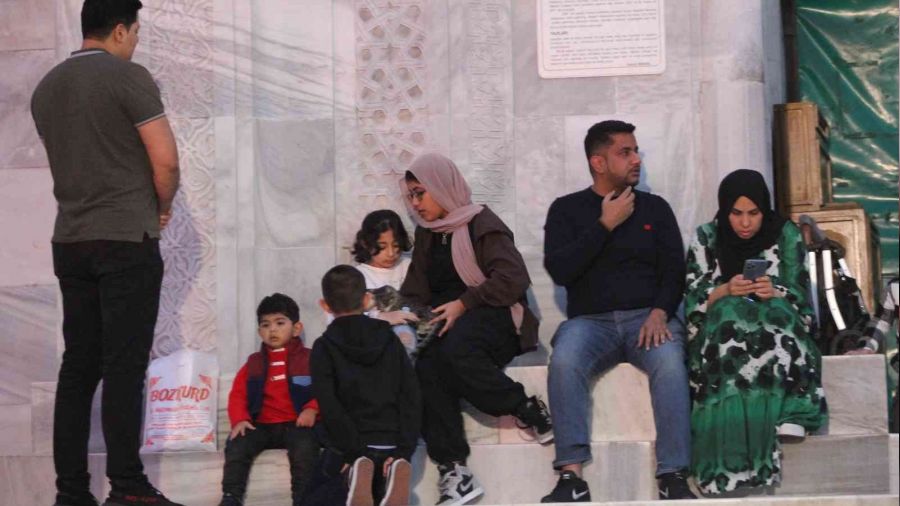 H�rs�zlar turistlerin pasaportlar�n� �ald�