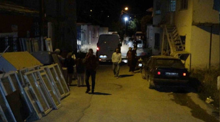 Husumetlisinin boğazını bıçakla kesip canlı yayın yaptı