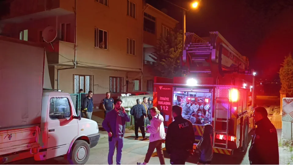 İnegöl'de bir şahıs eski eşinin evini molotof attı