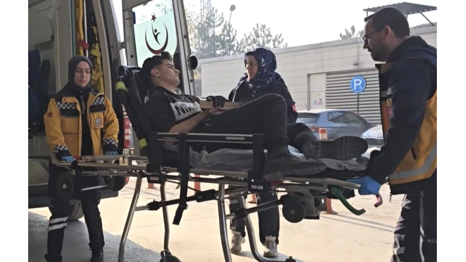 �neg�l'de i��i elini tahtaya �akt�: �tfaiye ekipleri kurtard�