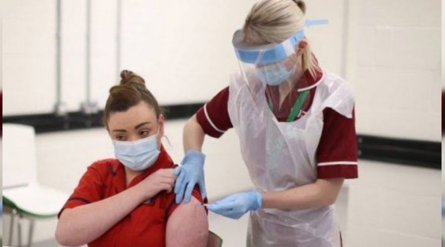 �ngiltere'de 35 milyon ki�iye ilk doz a�� yap�ld�