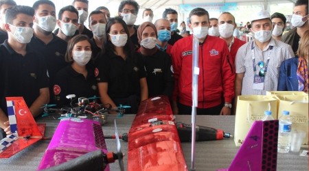 İnsansız hava araçları Gaziantep semalarında yarıştı