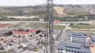 �ntihar i�in elektrik dire�ine ��kt�: Dron ile vazge�irildi