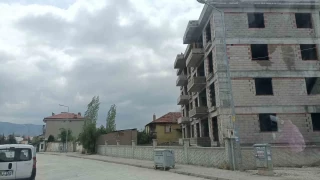  bavurusuna geldi, asansr boluuna derek hayatn kaybetti