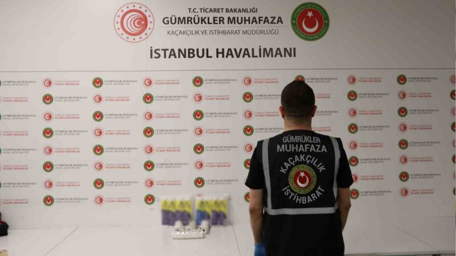 �stanbul Havaliman�'nda 6.5 kilo kokain ele ge�irildi