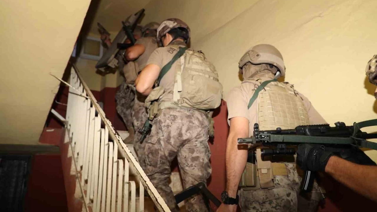 �stanbul'da DEA� operasyonu: 9 g�zalt�