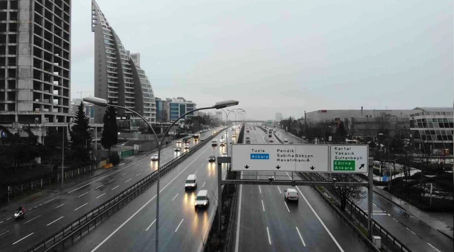İstanbul'da önlemler etkili oldu, yollar boş kaldı