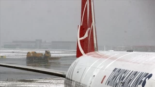 İstanbul'da uçuşlara kar engeli
