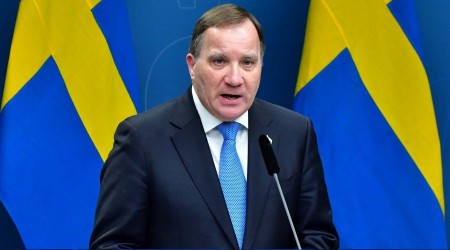 İsveç Başbakanı bildiğini okuyor