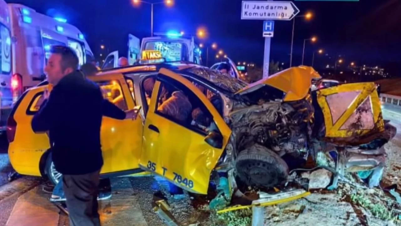 �zmir'de ticari taksi bariyerlere �arpt�: 1 �l�, 5 yaral�