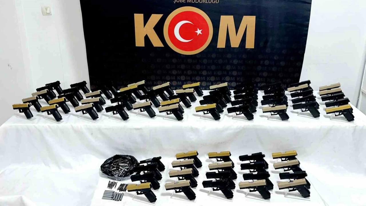 İzmir'de yasa dışı silah ticareti operasyonu
