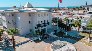  �zmir'in Seferihisar il�esinde, belediyeye y�nelik "r��vet" soru�turmas�n�n d�rd�nc� dalgas�nda g�zalt�na al�nan 47 ��pheliden 29'u tutukland�