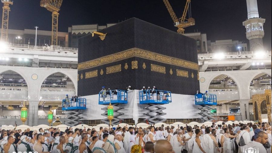 Kabe örtüsü 3 metre yukarı kaldırıldı