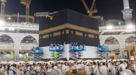 Kabe örtüsü 3 metre yukarı kaldırıldı