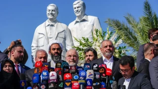 Kalibaf, Irak ziyaretine S�leymani'nin an�t�n� ziyaret ederek ba�lad�
