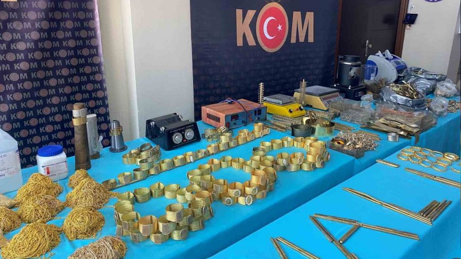 Kapal��ar��'da 80 milyon liral�k sahte alt�n operasyonu