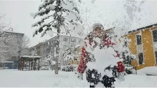 Kar bast�rd�, okul tatili haberleri gelmeye ba�lad�