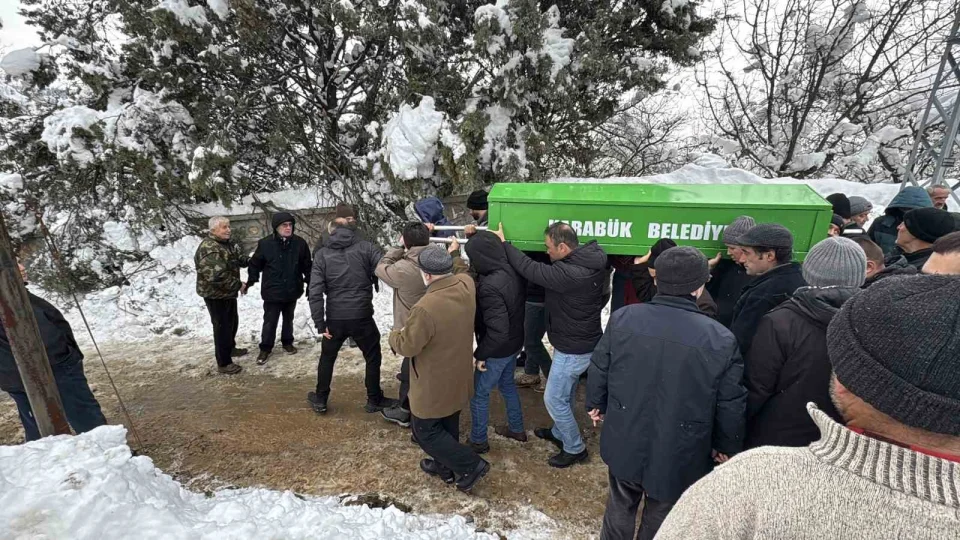 Karabük'te bahçede donmuş halde bulunan yaşlı kadın toprağa verildi