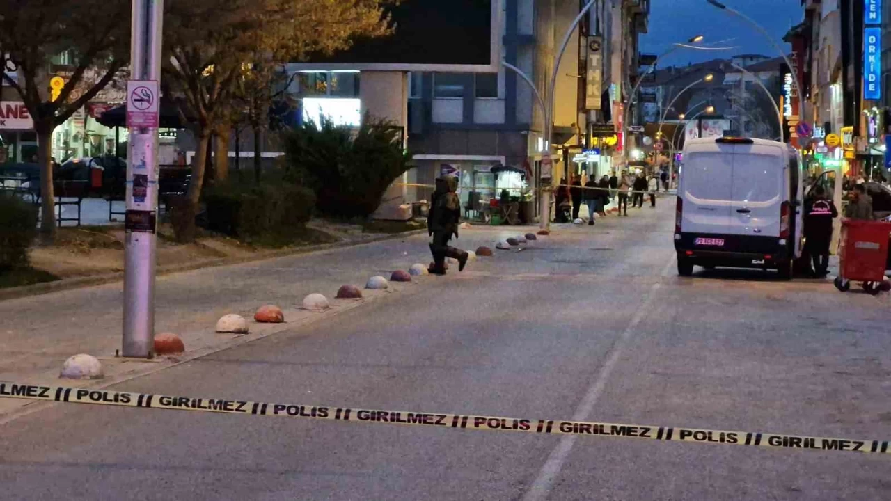 Karaman'da gergin dakikalar... Fünye ile patlatılan çantadan para çıktı
