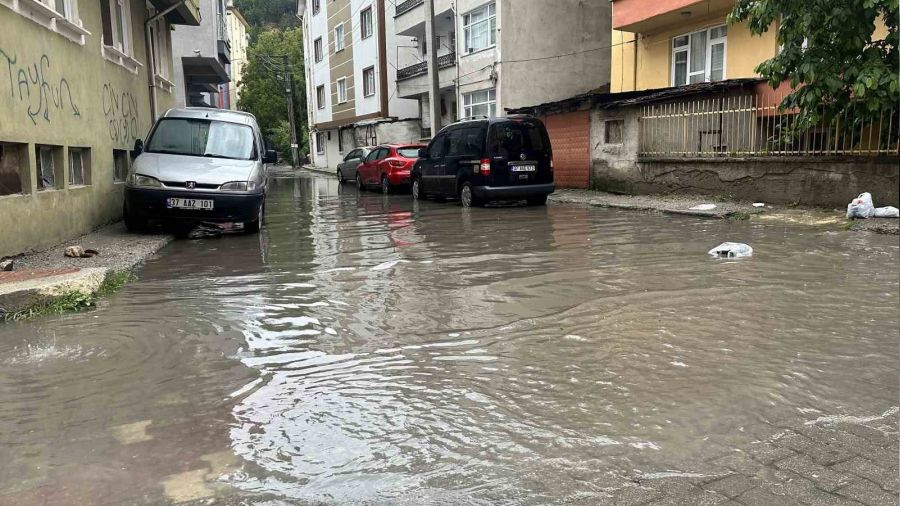 Kastamonu'da dolu ve sağanak olumsuz etkiledi