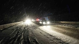 Kastamonu'da kardan ara�lar yolda mahsur kald�... ��te g�r�nt�ler