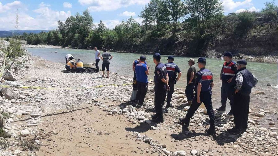 Kaybolan yaşlı adamın cesedi çayda bulundu