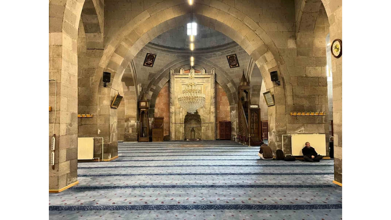Kayseri'de 890 yıllık Cami-i Kebir'in '7 tuğla' hikayesi