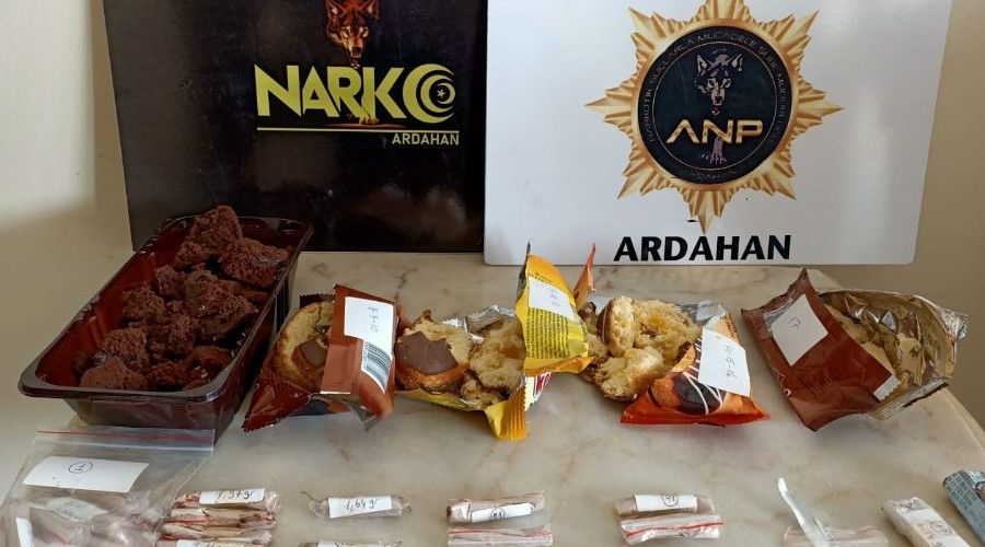 Kekin i�inden uyu�turucu ��kt�