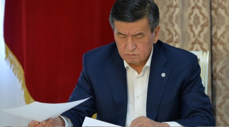 Kırgızistan'da ipler Ceenbekov'un elinde