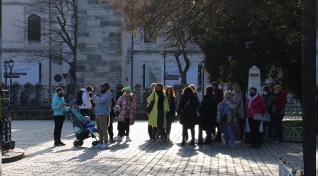 Kısıtlamada Sultanahmet Meydanı'na turist akını