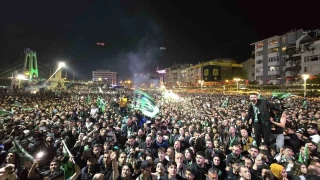 Kocaeli'de binlerce kii ampiyonluu hep birlikte kutlad