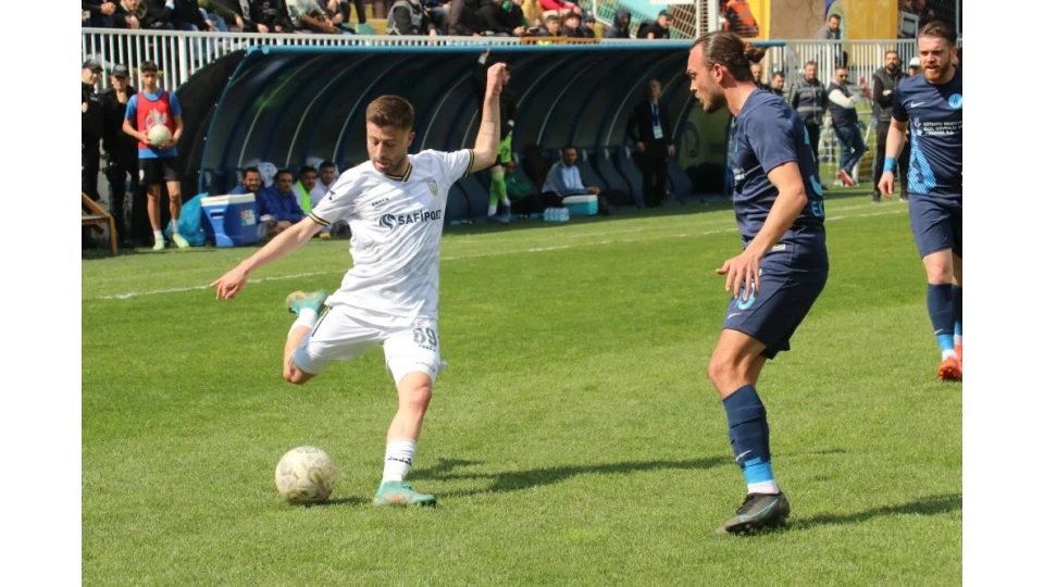 Kocaeli'de futbolcu kur�unland�, durumu a��r!