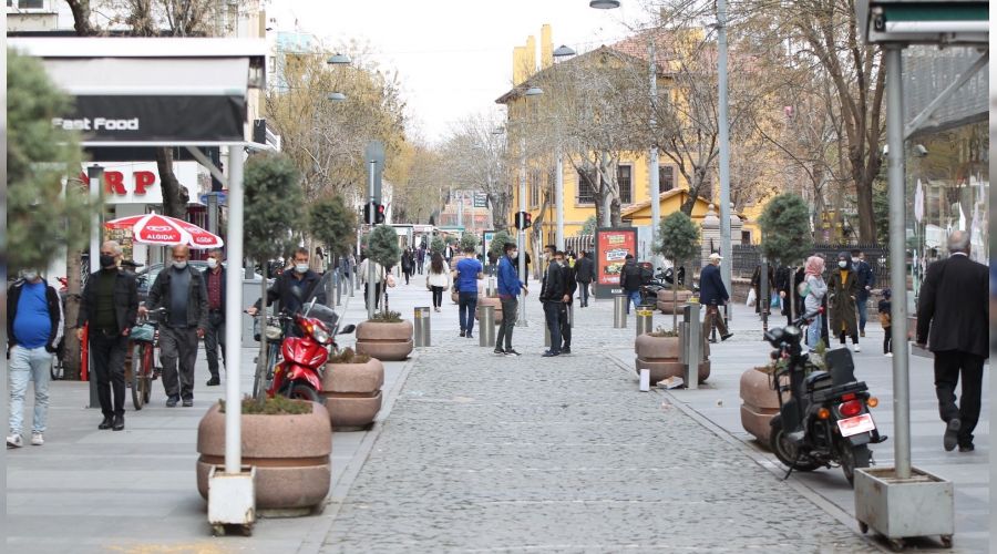 Konya'da vatanda�lar k�s�tlamalar�n art�r�lmas�n� istiyor