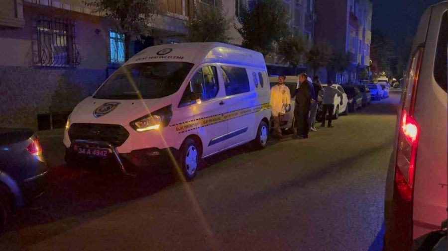 K���k�ekmece'de cinnet ge�iren adam �nce e�ini sonra kendini vurdu