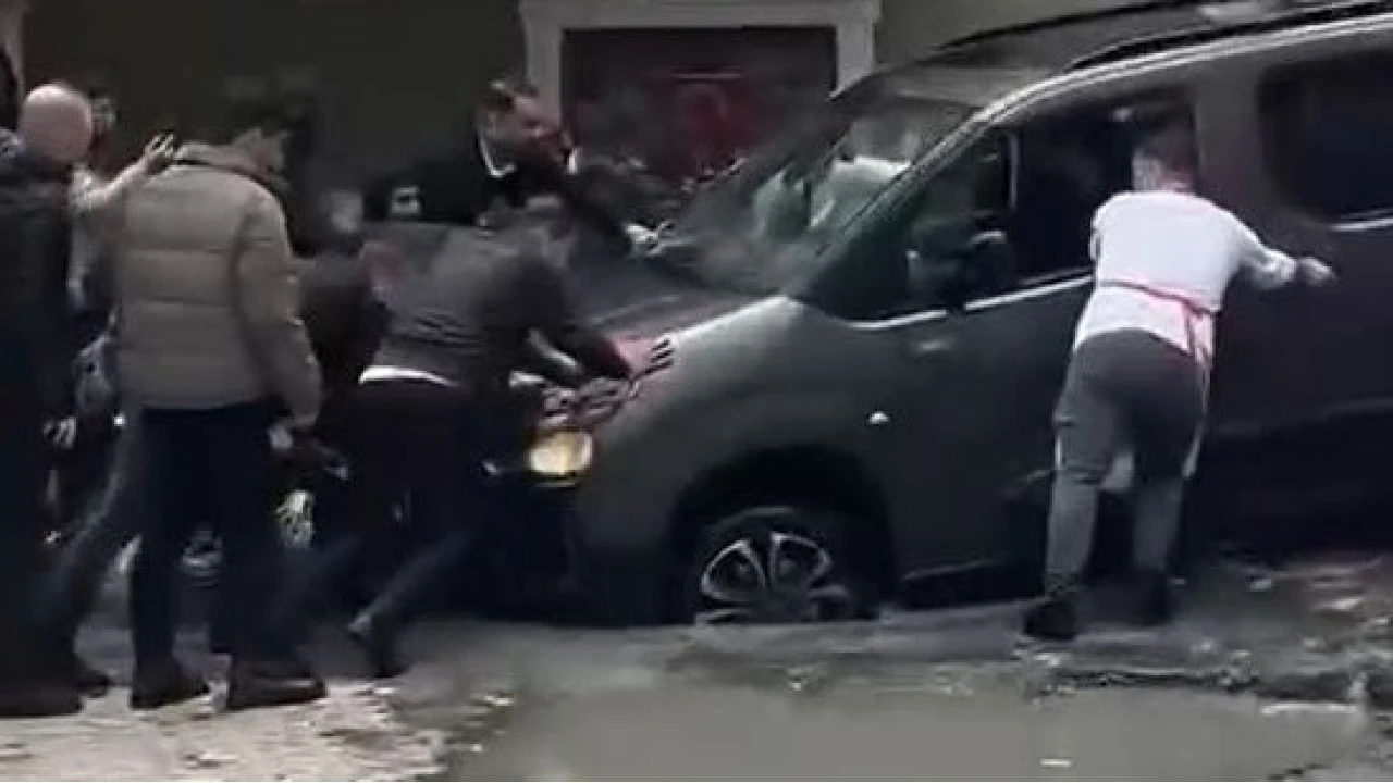 Kkekmece'de yamur sonras yol kt