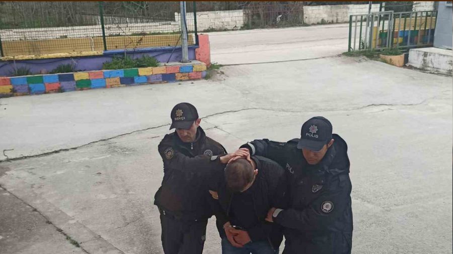 Kur�un cebindeki telefona isabet etti, hayat� kurtuldu