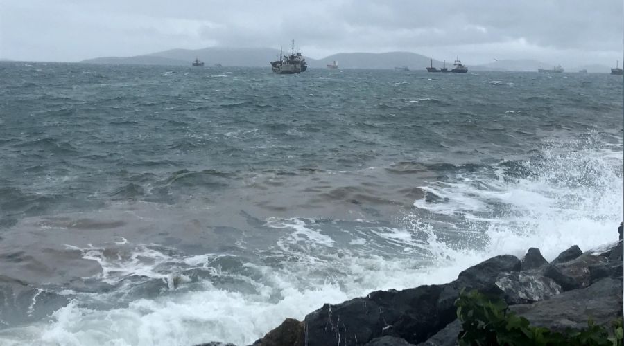 Kuvvetli rzgar Panama gemisini srkledi
