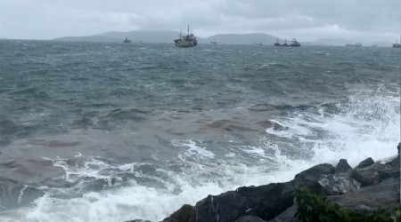 Kuvvetli rzgar Panama gemisini srkledi