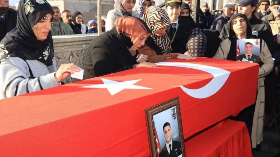 Kuzey Irak'ta �ehit olan uzman �avu� son yolculu�una u�urland�